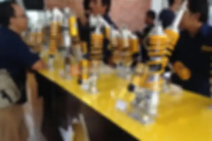 Hari ini (16/4) resmi Showroom dan Service Center Ohlins beroperasi sekaligus pihak Ohlins Indonesia mengadakan promo dan diskon untuk harga sok Ohlins
