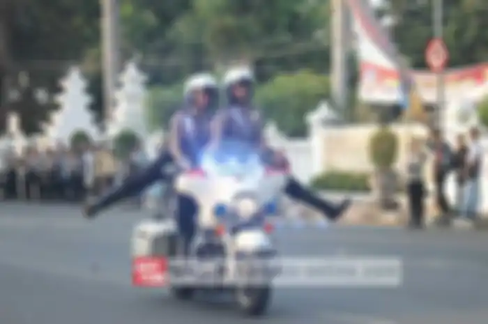 Agar lebih memahami pentingnya keselamatan dalam berkendara di jalan raya, Direktorat Lalu Lintas Polisi Daerah Jawa Barat (Ditlantas Polda Jabar) menggelar kegiatan safety riding. Ditlantas Polda Jabar Menggelar Safety Riding di Mapolres Cirebon, ke