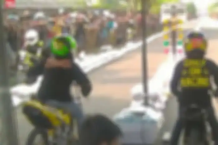 Gelaran seri SSC Day Battle Mizzle Hydra 2016 yang digelar di sirkuit Teluk Awur, Kab. Jepara, Jawa Tengah mewajibkan pesertanya memakai wearpack alias