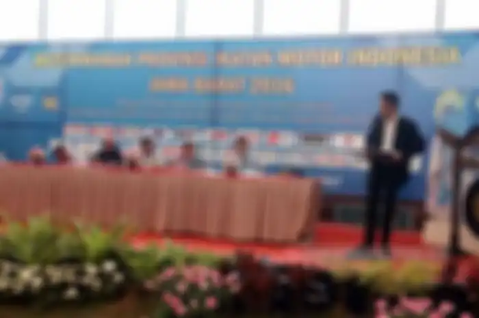 Awalnya ada tiga calon Ketum Pengprov IMI Jabart 2016-2020. Tapi, Karena suatu hal yang tidak memungkinan Daniel Mutaqien Syafiuddin mundur dari persaingan tahta Ketum IMI Jabar periode 2016-2020 hari ini