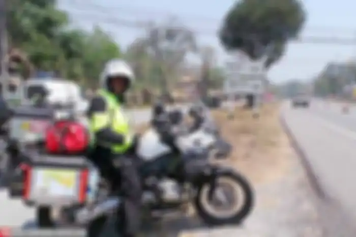 Edy Sudarmadi dikenal punya adrenalin tinggi terkait dunia otomotif. Pria berdomisili di Kalimantan Selatan ini, juga cukup dikenal luas sebagai offroader. Nyusruk di belantara Kalimantan atau Sumatera kerap ia lakukan.