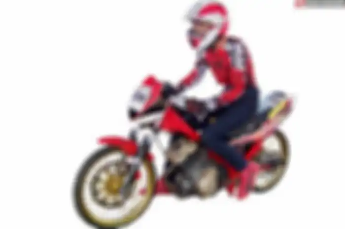 Suzuki Satria F-150 milik tim Senopati Harspeed Bekasi jadi perhatian khusus di Suzuki Mega Camp Drag Bike 201 M (SMCDB), Seri I, di sirkuit Brigif 15 Kujang II, Cimahi. Baru pertama turun di kelas OMR Suzuki Satria FU 4-tak Standar 155 cc langsung p