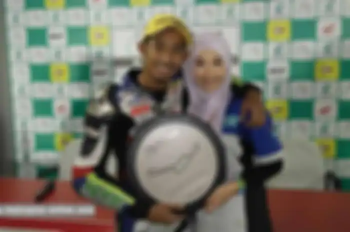 Akhirnya, bendera Indonesia naik di posisi tertinggi di gelaran Asia Road Racing Championship, seri II, sirkuit Sentul, Minggu ini (15/6).