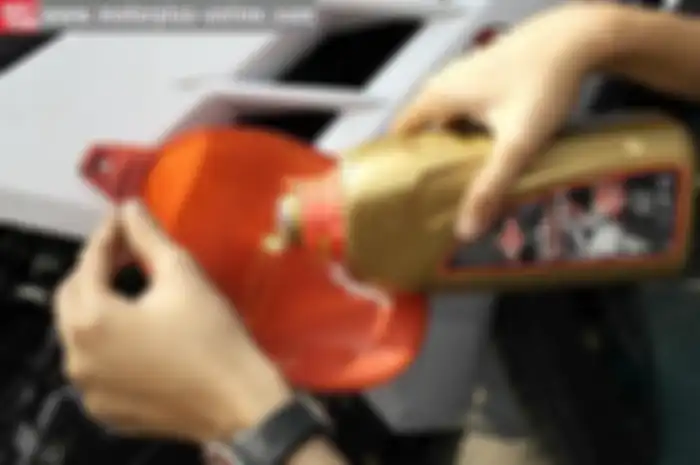 Pasti diantara sobat masih banyak yang belum tahu tentang fungsi dan macam additive pada oli mesin. Additive sendiri bisa dikatakan zat kimia tambahan yang diberikan dalam jumlah kecil pada oli