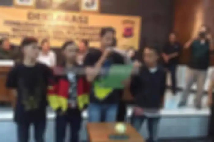 Geng motor seperti Brigez, XTC, GBR dan Moonraker membubarkan diri di Sukabumi. Atas niat sendiri dan tanpa paksaan mereka