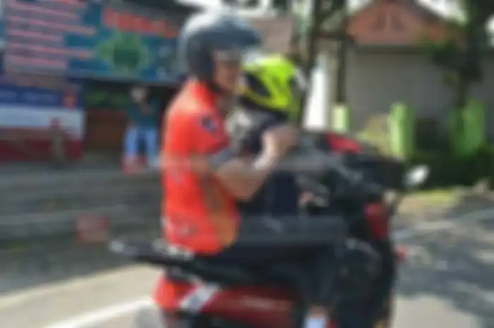 Gubernur Jawa Tengah Ganjar Pranowo mendadak minta dibonceng naik Yamaha NMax. Rider Yamaha NMax yang bonceng