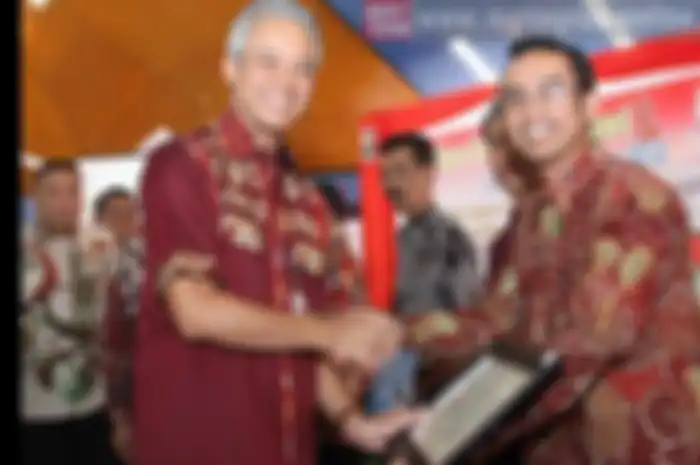 PT Astra Honda Motor (AHM) mendapat kejutan di sela-sela acara Ekspo Produk dan Job Fair SMK 2015 yang berlangsung di SMA Taruna Nusantara Magelang, Selasa, 28 Juli. Ganjar Pranowo selaku Gubernur Jateng kasih penghargaan ke AHM.