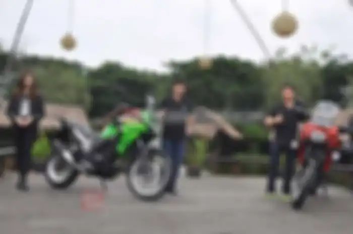 Dilaunching di Indonesia. Tempatnya di Talaga Sampireun, Tangerang. Bila dilihat dari harga Kawasaki Versys-X 250 di Indonesia lumayan cukup terjangkau