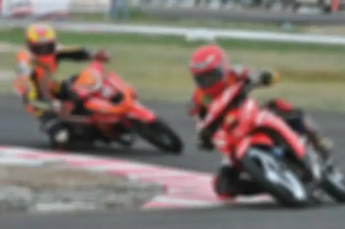 Herman Bas yang turun bersama tim Honda Sidrap Kalao-Lao berhasil mendominasi jalannya kelas MP2 (Bebek 4-tak 125 cc Tune up seeded) di MotorPrix Region 5, seri V, sirkuit Panggona, Palu