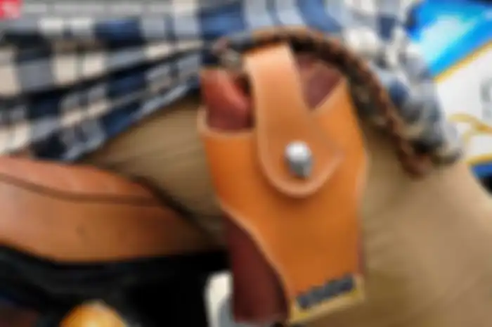 Pakai Holster Dompet, Solusi Nyaman Berkendara Jarak Jauh