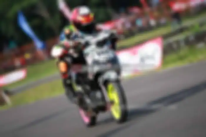 Honda BeAT pacuan Dede Atun Novianti, pembalap asli Subang, Jawa Barat ini, jadi yang tercepat saat berlaga di kelas wanita 115 cc. Itu terjadi di Motoprix 2016 yang berlangsung di sirkuit Gery Mang, Subang beberapa waktu lalu.