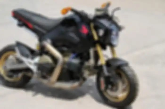 Jangan ketipu dengan tampilan mungil motor yang satu ini. Biar keliatan kecil, motor ini bisa bikin sobat berlari lebih dari 250 km/jam. Enggak percaya? Coba intip dan lihat lebih teliti bagian mesinnya.