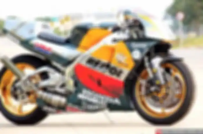 Jika melihat motor sport berbasis mesin 2-tak yang satu ini, Honda NSR 250  flash back era kejayaan Mick Doohan dalam ajang balap GP (Grand Prix) dunia