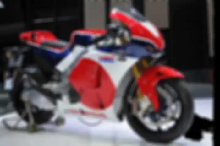 Honda RC213V-S yang merupakan versi produksi dari prototipe RC213V jadi primadona booth Honda di Bangkok International Motor Show (BIMS) yang berlangsung di Impact Challenge, Bangkok, Thailand.
