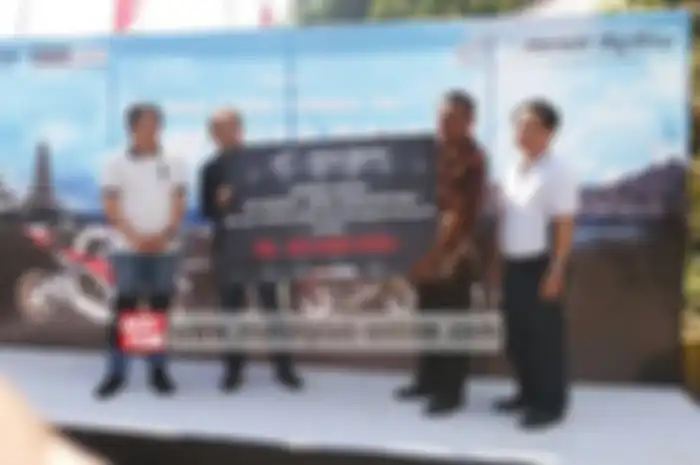 Dalam rangkaian acara turing big bike Honda yang melewati trek Bali-Lombok, PT Astra Honda Motor (AHM) AHM sumbang SD di Bali (11/6). Sumbangan ini berupa 5 unit komputer dan pendukung kelas lainnya. Kalau dihitung-hitung, AHM sumbang senilai Rp 50 j