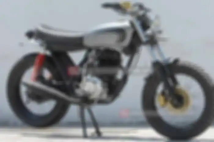 Imron warga Lamongan sedang cinta mati dengan gaya Japs style. Honda Mega Pro miliknya langsung dikirim ke Vagas Jaya Motor Surabaya untuk dirombak total. Yudhi sang modifikator terbiasa modif Japs style, uniknya lagi Yudhi paling enggan meniru ubaha