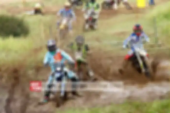 Gelaran bertajuk IMB Supergrasstrack Enduro Race Series 2016 (ISGERS) hadir mencakar kota Banjarpatroman, Jawa Barat, Sabtu-Minggu lalu (9/10-4). IMB Supergrasstrack Enduro Race Series 2016  diramaikan 250  starter turut ambil bagian memadati lintasa