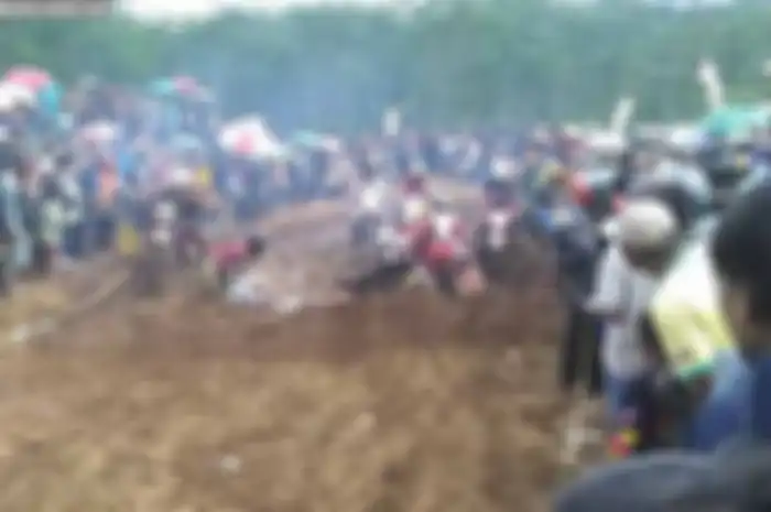 Indonesia Hard Enduro yang digelar sabtu-minggu (16-17/1) memberikan tontonan yang cukup mengibur bagi warga Tengaran dan sekitarnya yang masuk di wilayah Jawa Tengah ini.