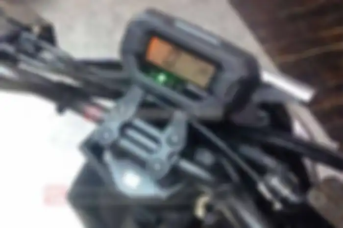 Dengan tampilan setang naked alias telanjang tanpa cover setang, desain tampilan spidometer All New Honda BeAT
