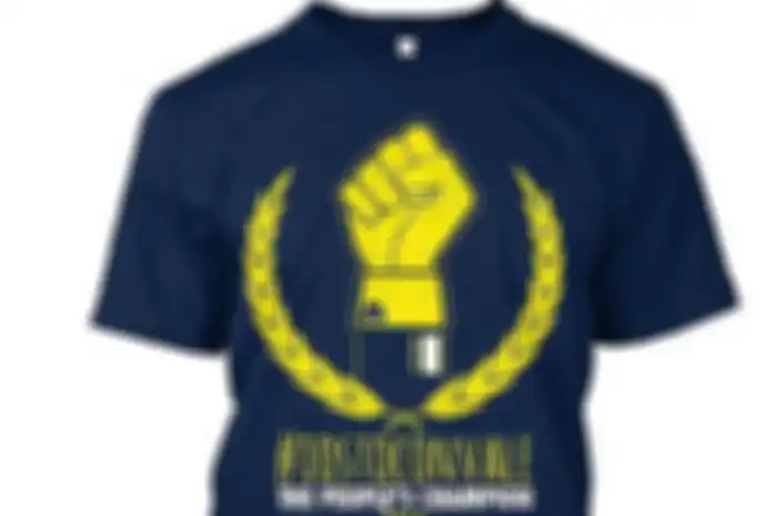 Melalui internet t-shirt alias kaos Valentino Rossi People’s Champion beredar. Kaos Valentino Rossi People’s Champion beredar setelah kegagalan VR46 merebut Juara Dunia MotoGP 2015. Kaos Valentino Rossi People’s Champion beredar dan sudah terjual le