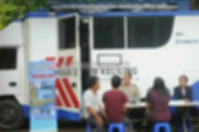 Buat para bikers Kota Bekasi yang ingin mengurus perpanjangan Surat Izin Mengemudi (SIM), bisa mendatangi layanan bus keliling yang disediakan Polres Metro Bekasi Kota dan Direktorat Lalu Lintas Polda Metro Jaya.