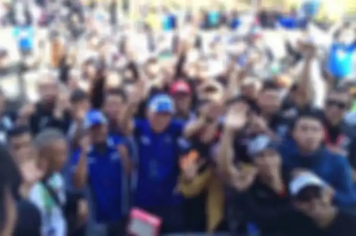 Jakarta Max Owners (JMO) merayakan Hari Ulang Tahun (HUT) pertamanya di Sentul International Circuit, Minggu 24 April 2016, sebagai bagian dari event Yamaha Sunday Race (YSR) seri kedua. Jakarta Max Owners juga memberikan hadiah khusus asesoris speci