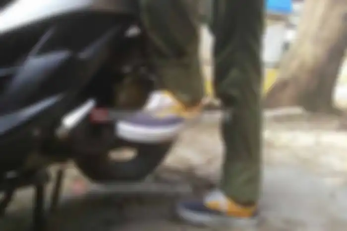 Sering terjadi salah kaprah cara engkol atawa kick stater pada motor jenis skubek. Padahal seharusnya cara ngengkol kick starter skubek itu baiknya