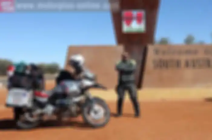 Jeffrey Polnaja, penjelajah dunia dengan sepeda motor asal Indonesia, Sabtu lalu (25/7) telah mencapai Timor-Leste. Pencapaian ini membuat Jeffrey Polnaja selesaikan turing keliling benua Australia di perjalan bertajuk Ride for Peace (RFP) yang dilak