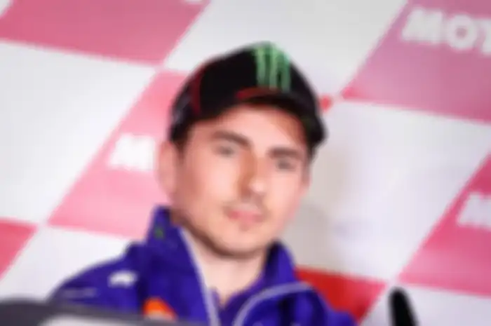 Tidak bisa mengandalkan karakter Yamaha YZR-M1 sebelumnya, dicobalah sasis baru untuk MotoGP Assen Belanda minggu ini (27/6). Karakter Yamaha YZR-M1 unggul di lap time. Maksud Yamaha YZR-M1 unggul di lap time, YZR-M1 punya kemampuan bisa stabil