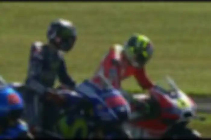Jorge Lorenzo kesal usai menuntaskan sesi kualifikasi MotoGP Phillip Island Australia (17/10). Tapi, kesalnya Lorenzo kali ini bukan disebabkan rekan setimnya, Valentino Rossi. Jorge Lorenzo kesal kali ini