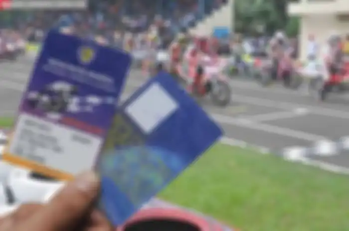 KTA disinyalir jadi hambatan keluarnya KIS pembalap di daerah karena lama antre di PP IMI. Pembuatan yang terpusat di PP IMI, tentu menyebabkan pemohon KTA PP IMI membludak. Bayangkan, seluruh wilayah Indonesia ada 33 Pengprov IMI mengajukan ke PP IM