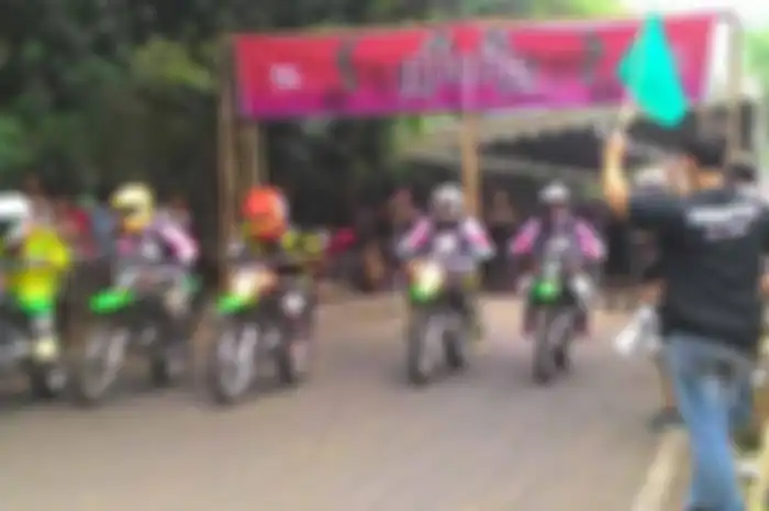 PT Kawasaki Motor Indonesia (KMI) menyiapkan 8 Kawasaki KLX150 untuk Enduro Trial Game di Burtor 2014, Senayan. 39 starter menjajal KLX150 full standar bawaan pabrik.