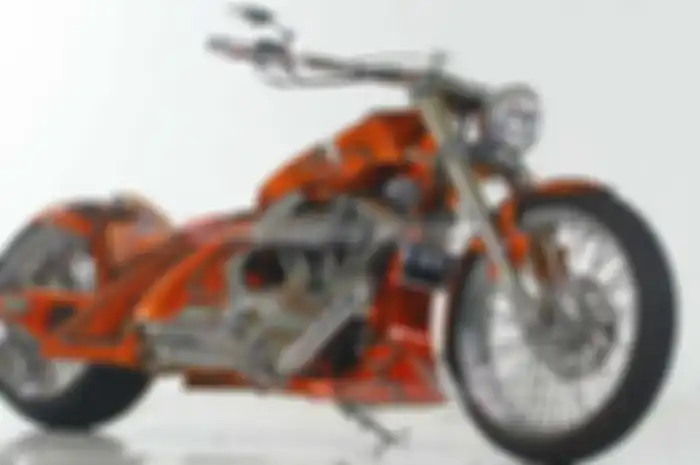 Bro Atyanto adalah salah satu dosen fakultas ekonomi Perguruan Tinggi Negeri (PTN) ternama di Jakarta, yang menggemari motor kustom kultur yang sedang berkembang di Indonesia. Nah, Kaisar Rubby 250 tunggangan nih dosen  disulap menjadi moge USA ála c