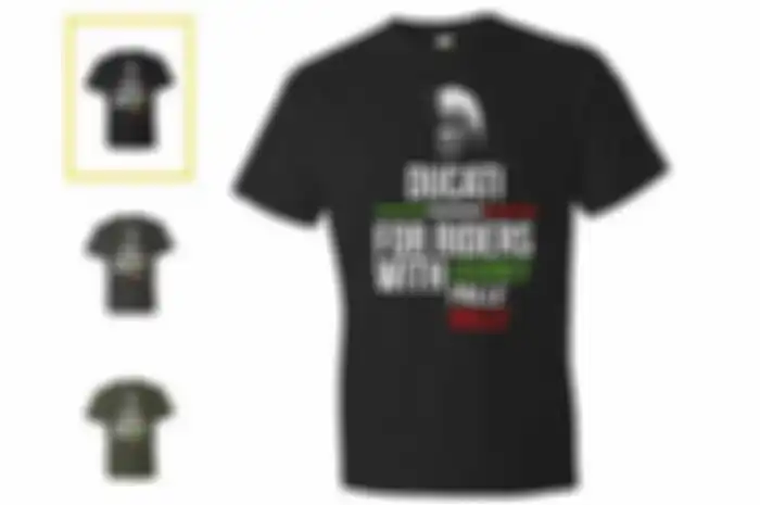 Tak lama setelah keputusan jawara dunia 3 kali MotoGP, Jorge Lorenzo pindah ke Ducati muncul merchandise berupa kaos. Kaos berkelir hitam yang simbol Jorge Lorenzo dijual toko merchandise www.motorfire.com ini berisi ejekan ke Valentino Rossi. Kaos d