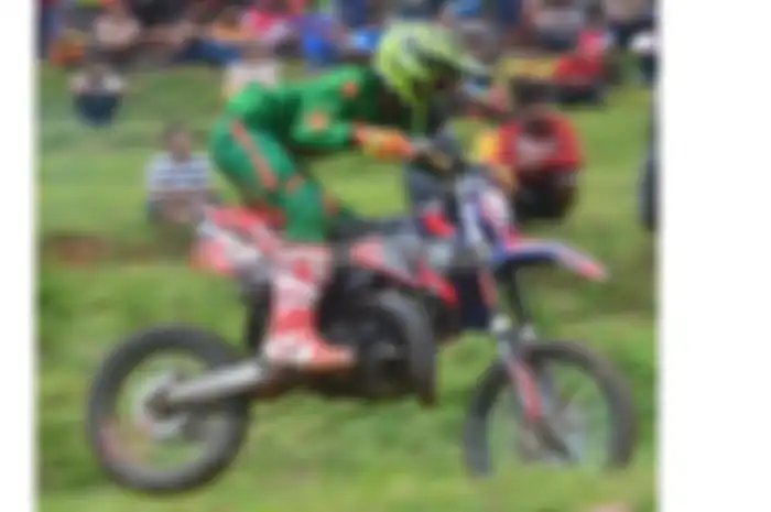Weww.. penjagal sapi? Upss.. ini bicara performa Kawasaki Ninja 150R bernomor start 51 nampak beringas saat berlaga kelas FFA Open.