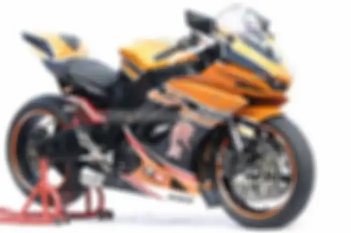 Meski bukan moge asli, namun tampilannya sudah layaknya motor 600 cc. Soalnya, konsep yang disasar memang mendekat moge supersport. Wajar jika Subahan, si empunya Kawasaki Ninja pede riding di seputaran Samarinda, Kalimantan Timur. “Tampilan bodi yan