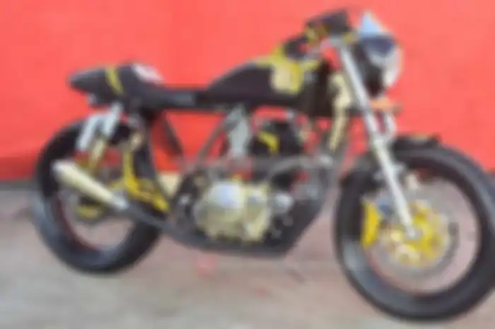 Kawasaki Binter Merzy memang identik dengan aksen kental klasik old skool. Dengan bodi gambot dan juga kokoh, tentunya jadi tunggangan andalan bagi kaum chopperis dan juga penyuka modif genre custom lainnya. Itu pula yang rupanya bikin Ardiansyah kep