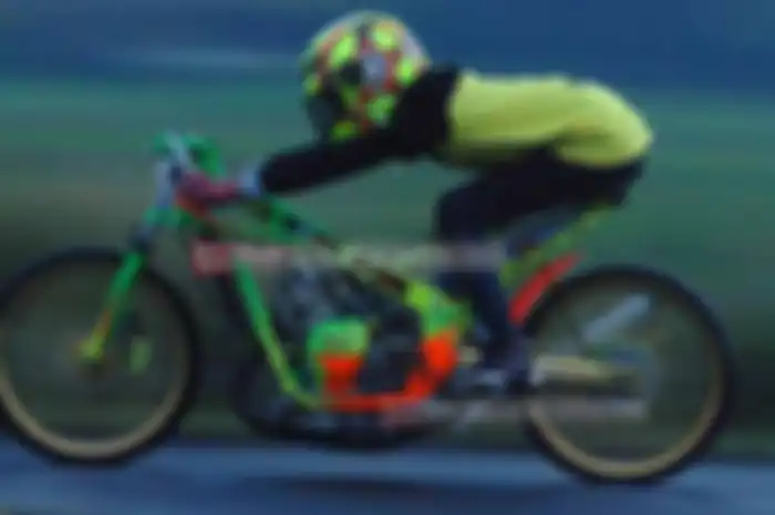 Pengapian masih mengikuti regulasi sport 2-tak tune up yang diwajibkan standar. Jadi, magnet dan spul tetap bawaan motor. Namun biar dapat kualitas api yang tinggi, Aris yang berkolaborasi dengan Galang Riskhi mengkombinasikannya dengan koil YZ125 da