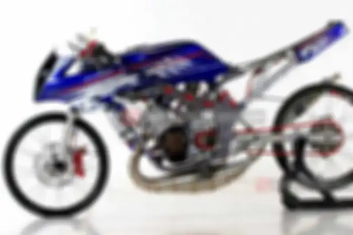 Kelar Kawasaki Ninja 150R pakai fairing Yamaha Touch yang berbau racing look ala Thailand, giliran sektor rangka diselaraskan dengan tema. Caranya, dengan mengaplikasilah sub Frame berbahan aluminium.