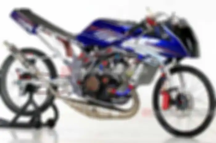 Di dunia modifikasi, terutama dengan basis motor Kawasaki Ninja 150R, siapa yang tak kenal Rudi Amdani alias Gode. Doi termasuk airbrusher sekaligus modifikator kondang yang punya workshop bernama Gode Art. Tak terhitung gerainya membuat tampilan Kaw