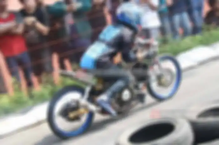Motor 2-tak pabrikan ‘Geng Injo’ andalan tim Abakura Sinar Cerah Motor Boby Alo Racing ini, racikan Wawan Kristianto. Belakangan menunjukkan hasil positif bermain di kelas sport 2-tak tune up 155 cc. Di kelas yang terhitung cukup sengit persaingannya