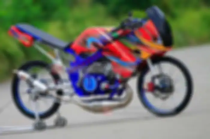 Kawasaki Ninja 150R garapan Farel Modified and Airbrush (FMA) dari kawasan Pulogadung, Jakarta Timur ini, sengaja padukan konsep turing dan kontes. Dirancang senyaman buat turing jarak jauh, namun keren buat kontes modifikasi. Membuatnya beberapa kal