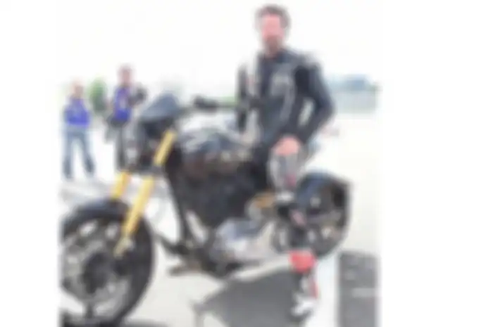 Aktor kondang dunia asli Kanada, Keanu Reeves turun di Suzuka 8 Hours kemarin (25/7). Keanu Reeves turun di Suzuka 8 Hours langsung menjajal sirkuit Suzuka, Jepang