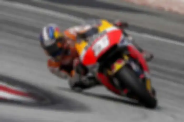 Kemana Pedrosa saat tes pra musim II MotoGP? Selama tiga hari (23-25/2) tes pra musim MotoGP berlangsung di sirkuit Sepang, Malaysia, Pedrosa cuma unjuk gigi di hari pertama. Saat kondisi trek kurang ideal karena hujan, Pedrosa berhasil menguntit Ros