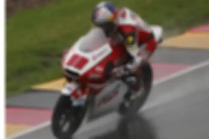 Rider asal Malaysia yang tergabung di tim Honda Team Asia, berhasil menjadi yang tercepat di kelas Moto3. Start dari posisi ke 20, Pawi berhasil memimpin