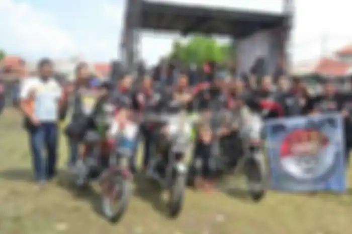 Diantara sekian club motor yang gunakan Yamaha RX-King di seputaran kota udang Cirebon, tercantum satu klub yang bernama R-SIC.