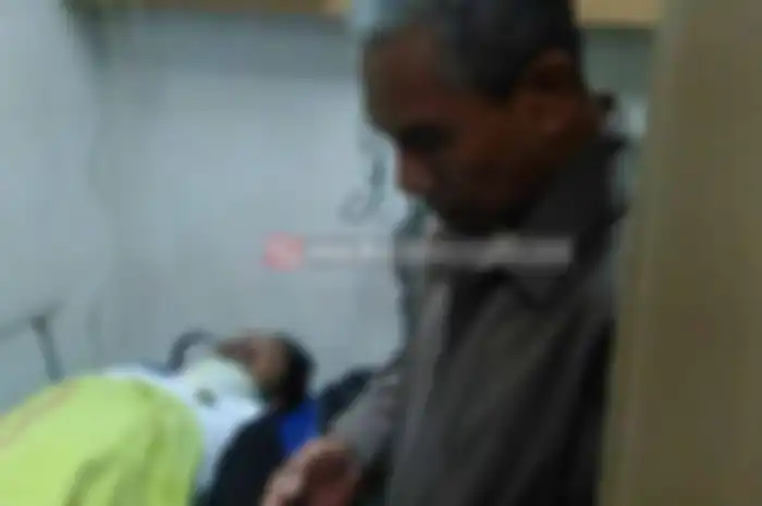Kondisi korban ojek online yang ditabrak sopir angkot di bentrok yang terjadi di Tangerang masih cukup memprihatinkan.