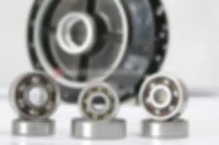 Misalnya, pada bearing atau laher Aspira, untuk laher yang sebagian terbuka, memiliki kode huruf RS di belakang kode angka. Pada laher merek Nachi, kodenya ZZE, yang berarti ada tutup di sisi kiri dan kanan.