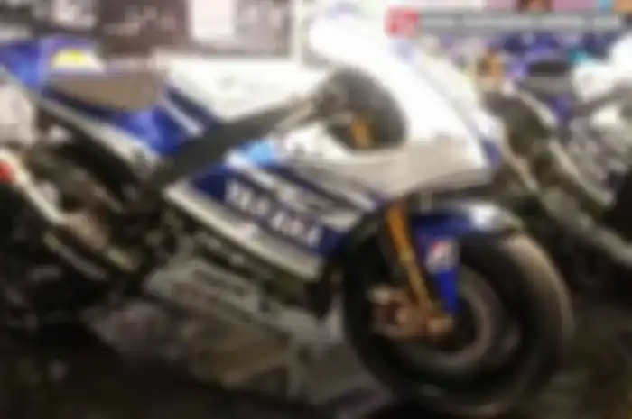 Kedatangan dua pembalap utama Yamaha Factory Racing (YFR) di Indonesia dan mengikuti serangkaian kegiatan hari ini Jumat (17/1), berbuntut peluncuran livery terbaru di Yamaha YZR-M1.