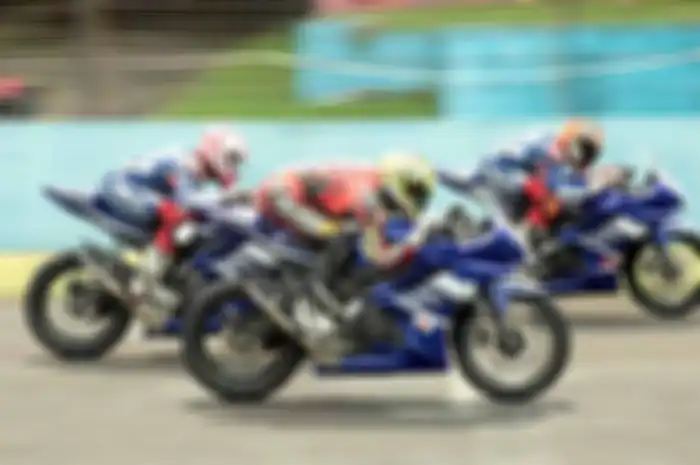 Bayangkan, bukan hanya menghadirkan Lorenzo saja. Namun sang juara dunia MotoGP 2010 dan 2012 itu juga bakal turun langsung menggunakan motor Yamaha R6 lho!